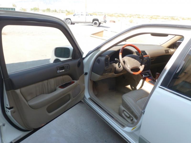 1999 Diamond White Pearl Lexus LS400 for sale Nevada USA (13).jpg