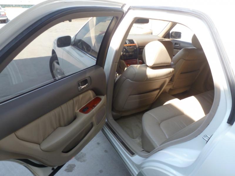 1999 Diamond White Pearl Lexus LS400 for sale Nevada USA (19).jpg