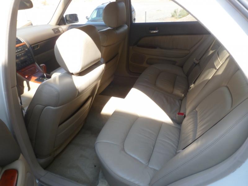 1999 Diamond White Pearl Lexus LS400 for sale Nevada USA (20).jpg