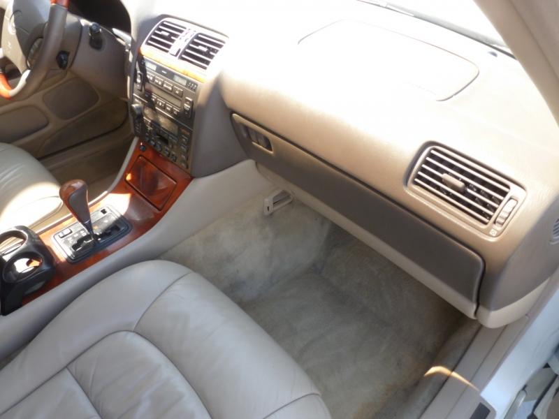1999 Diamond White Pearl Lexus LS400 for sale Nevada USA (22).jpg