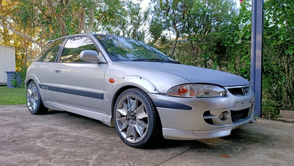 2000 Proton Satria GTi Silgver hatch Australia (1).png