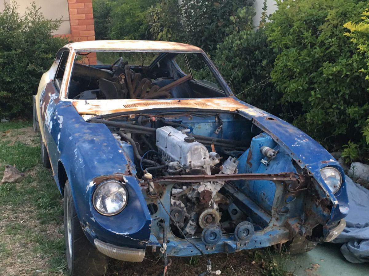 240z Engine bay.jpg