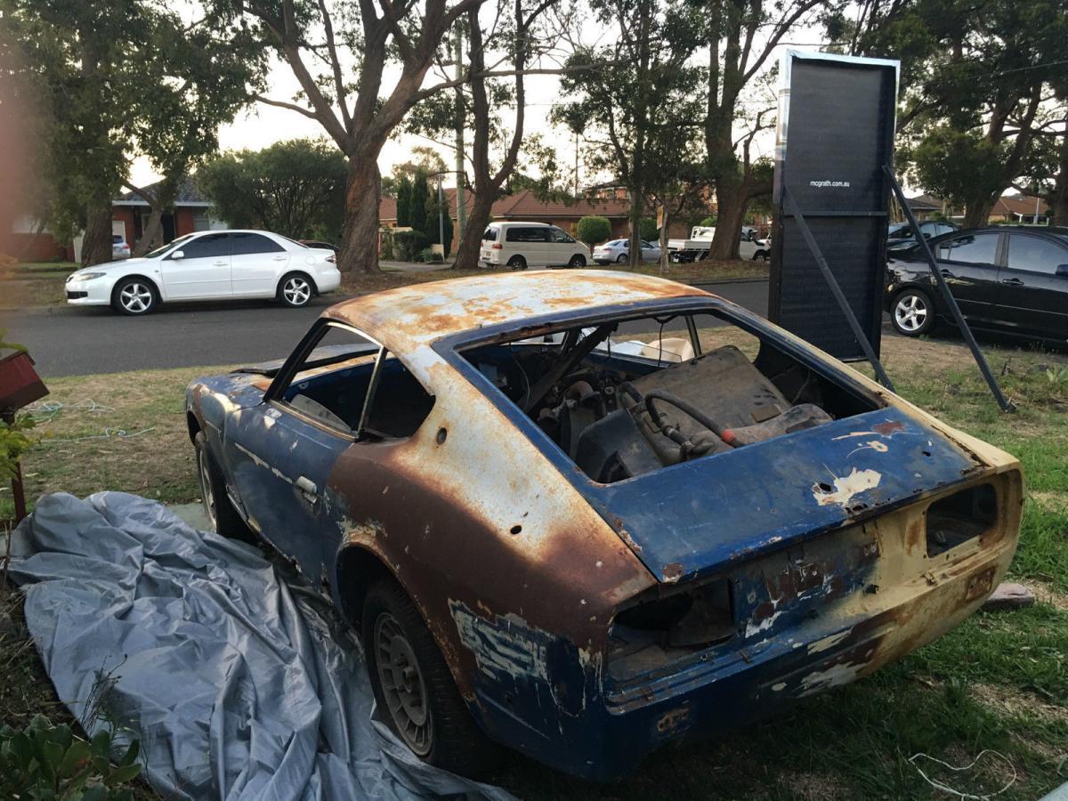 240z rear tail lights and boot.jpg