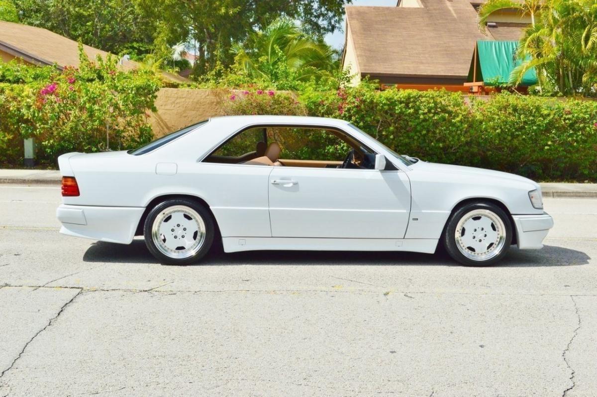 300CE W124 Mercedes Twin Turbo AMG 1988 White (10).jpg