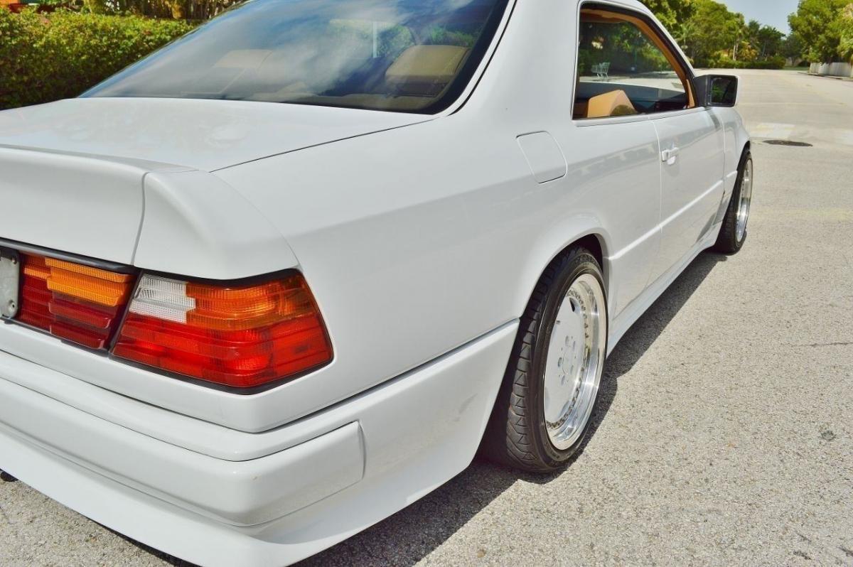 300CE W124 Mercedes Twin Turbo AMG 1988 White (12).jpg