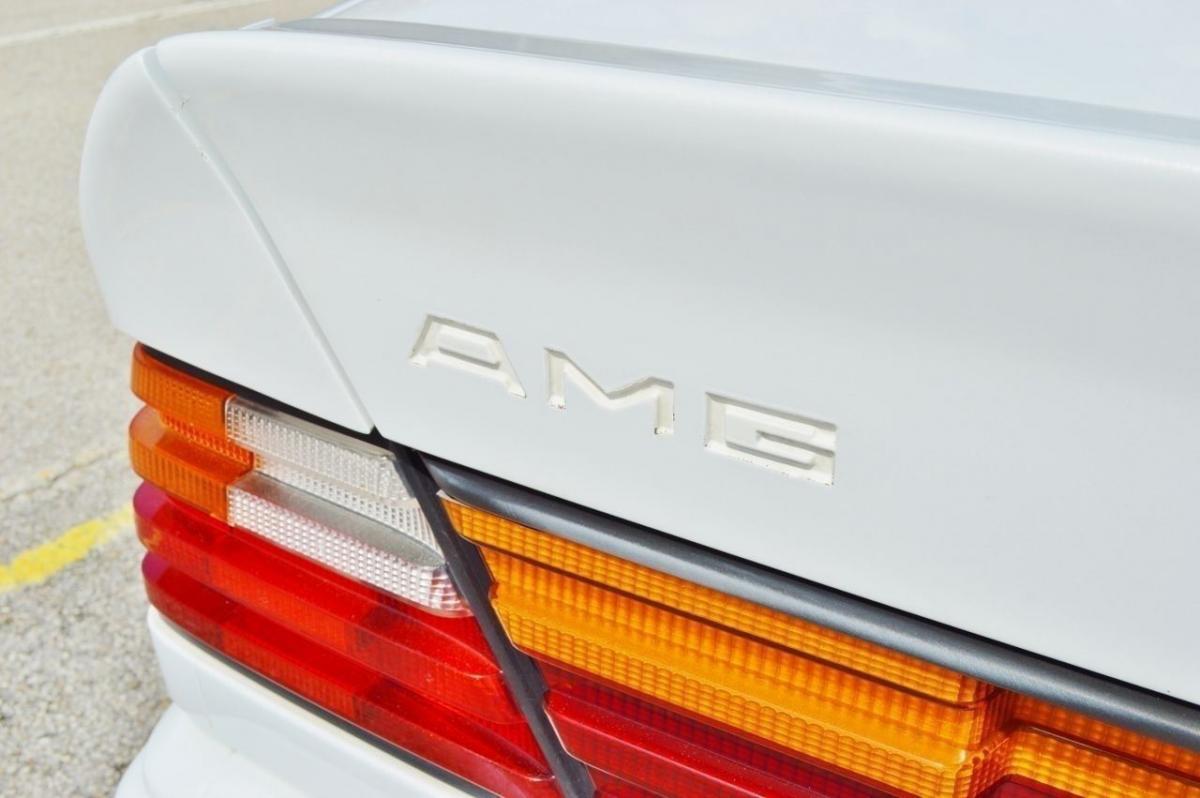 300CE W124 Mercedes Twin Turbo AMG 1988 White (13).jpg