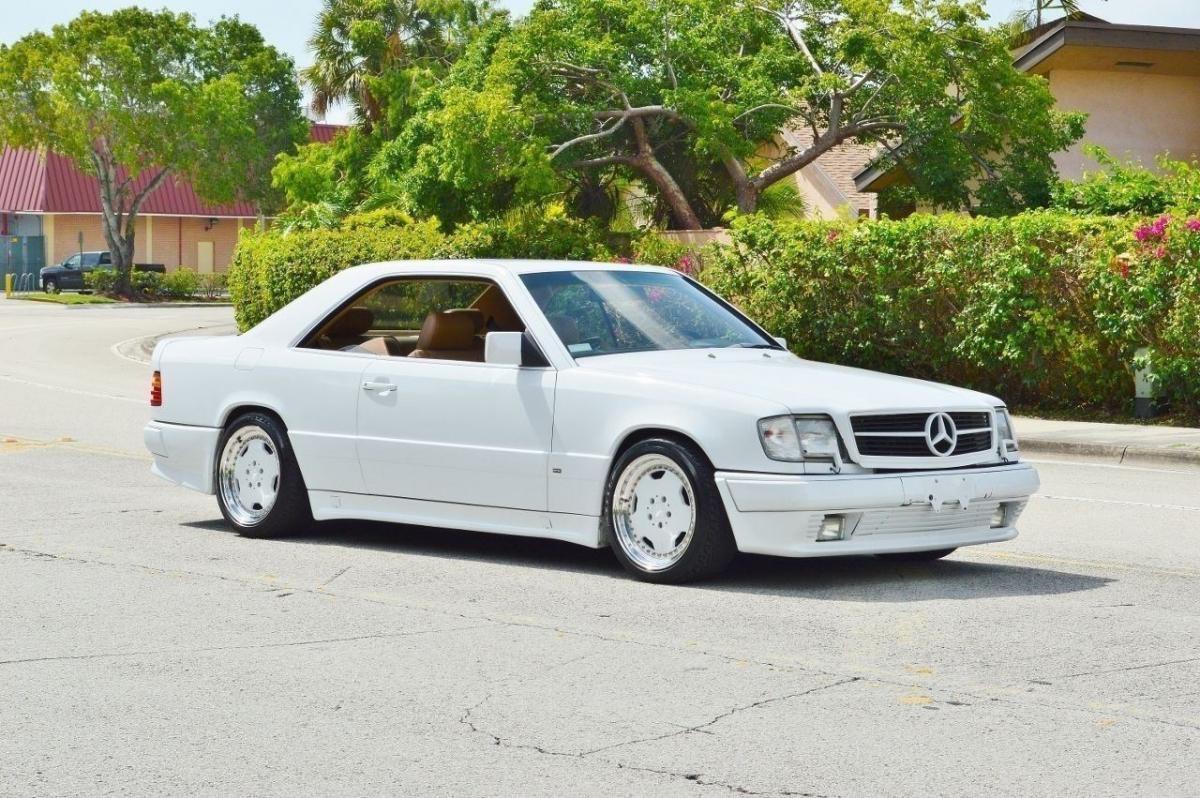 300CE W124 Mercedes Twin Turbo AMG 1988 White (7).jpg