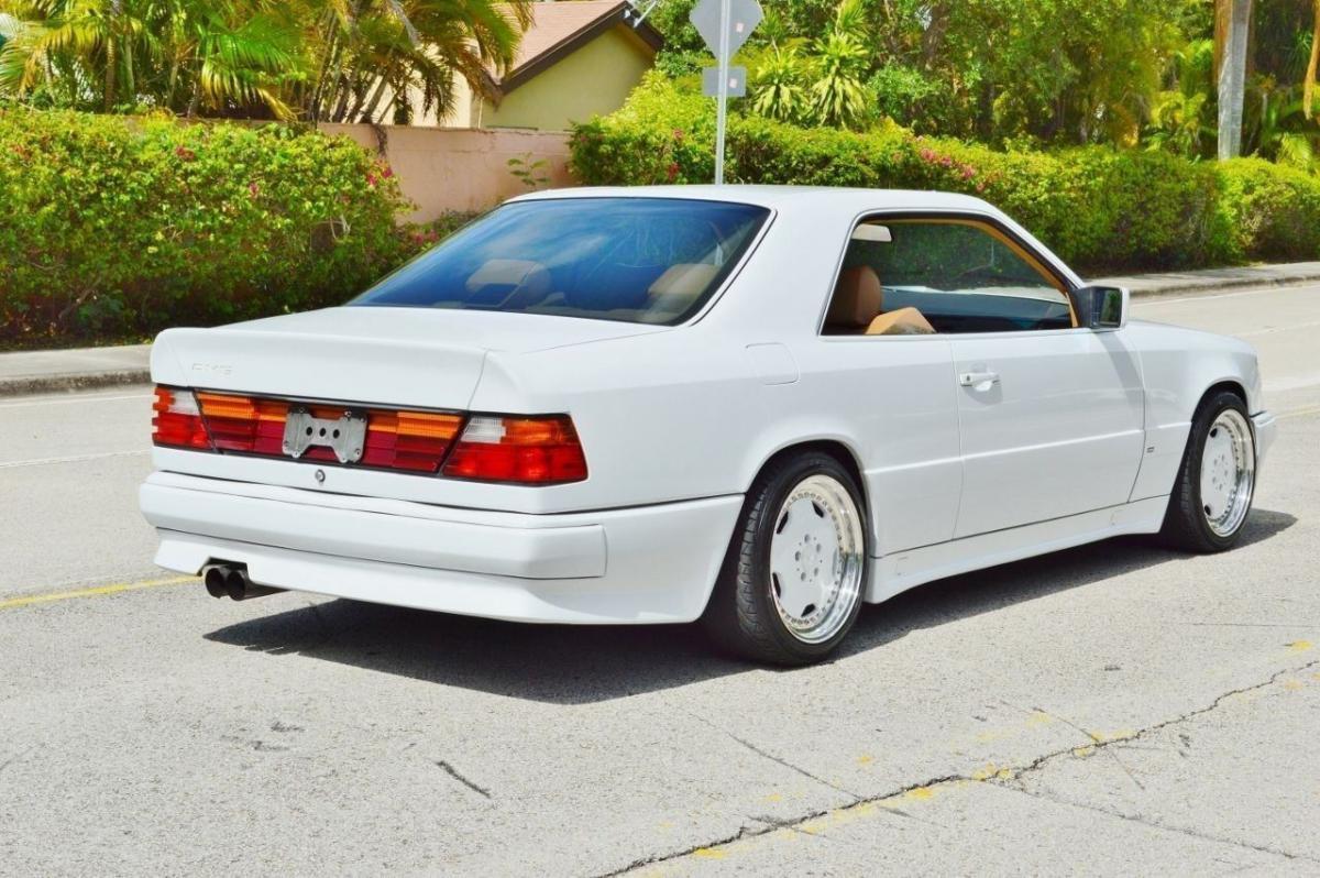 300CE W124 Mercedes Twin Turbo AMG 1988 White (8).jpg