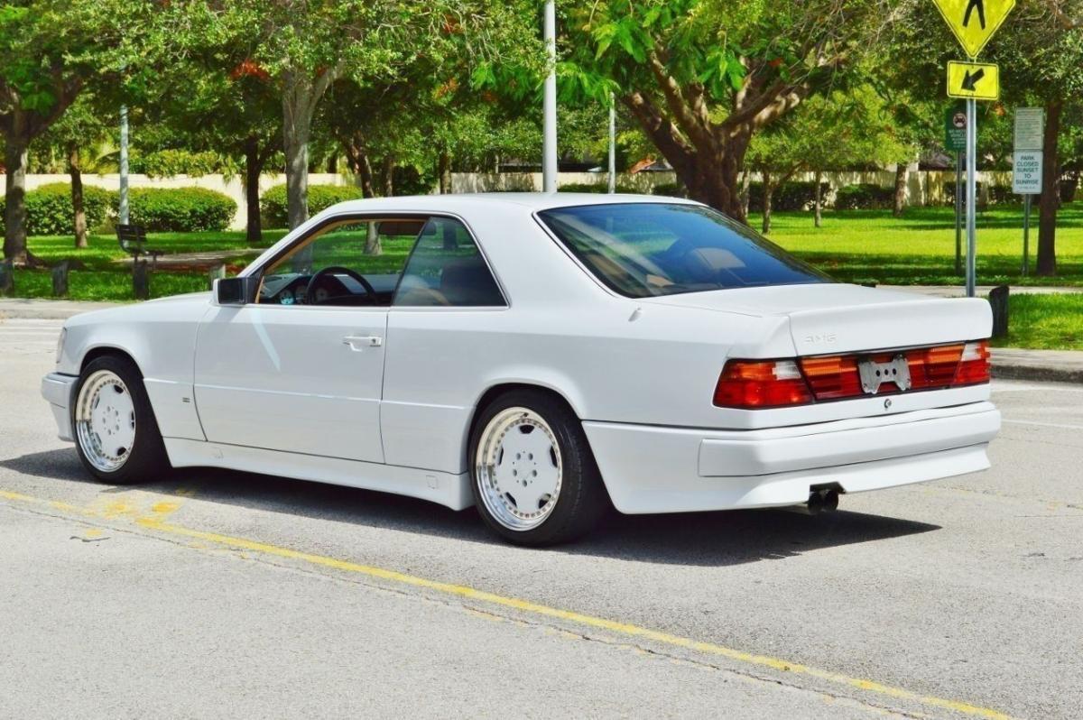 300CE W124 Mercedes Twin Turbo AMG 1988 White (9).jpg