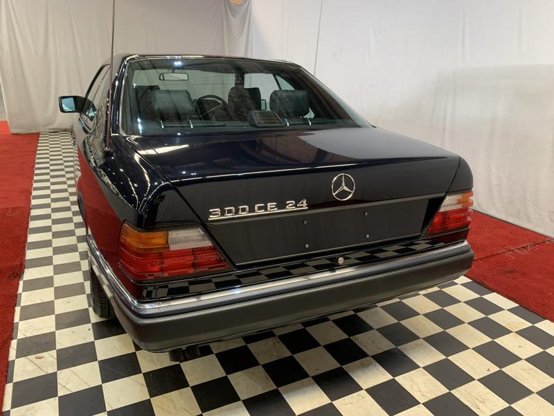 300CE-24 Mercedes 1991 Australian delivered low km (17).jpg