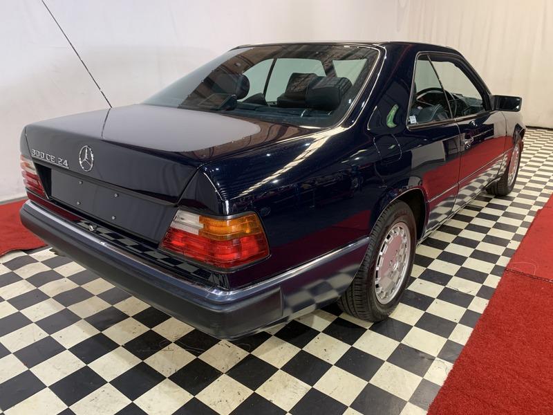 300CE-24 Mercedes 1991 Australian delivered low km (18).jpg