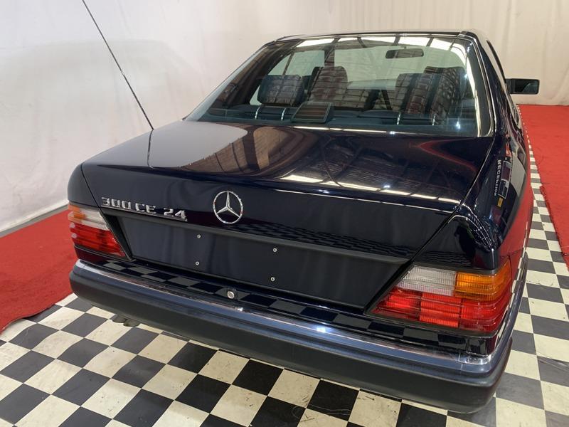 300CE-24 Mercedes 1991 Australian delivered low km (19).jpg