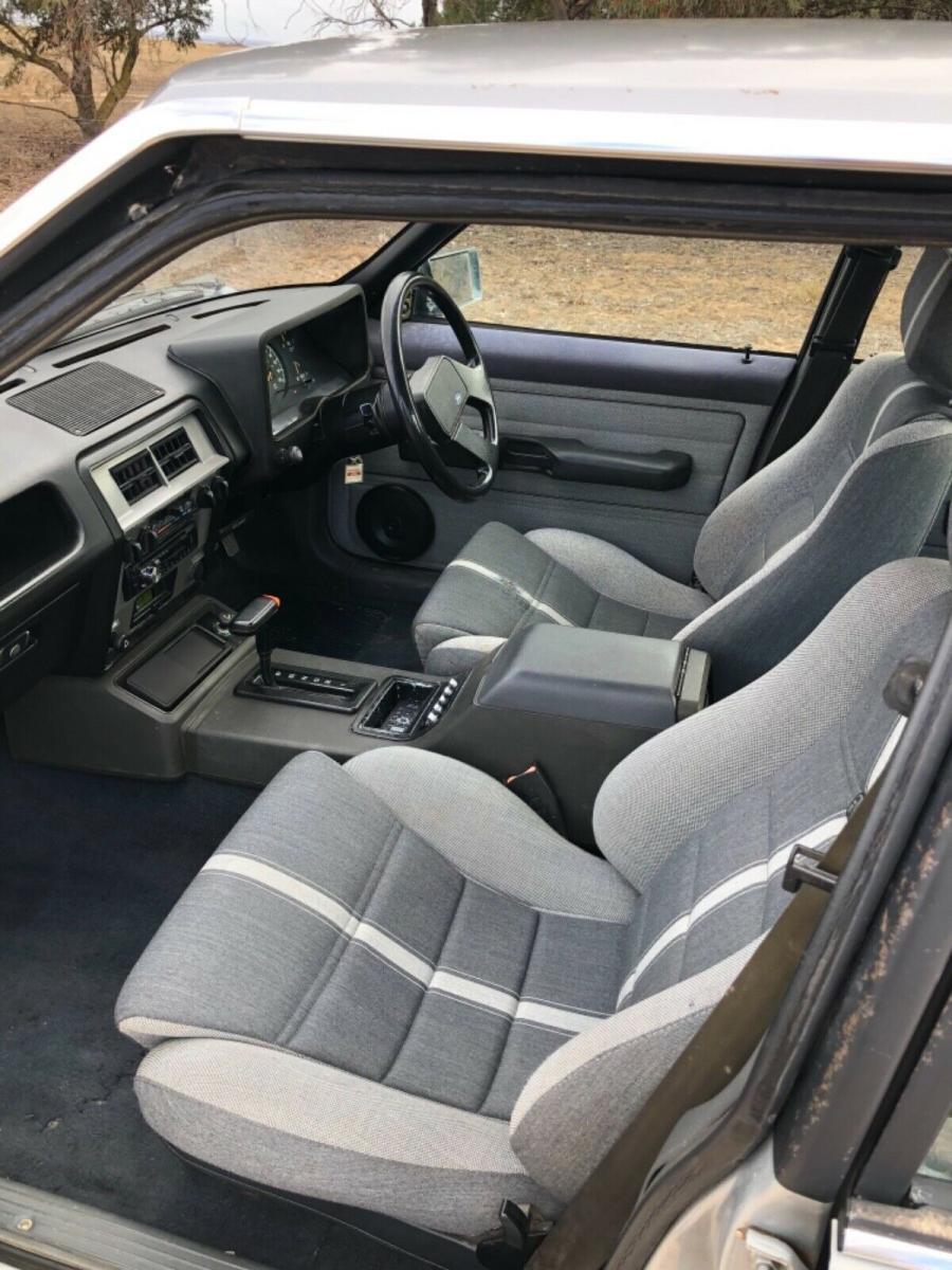 6 cylinder XE ESP Ford sedan images silver 2021 (4).jpg