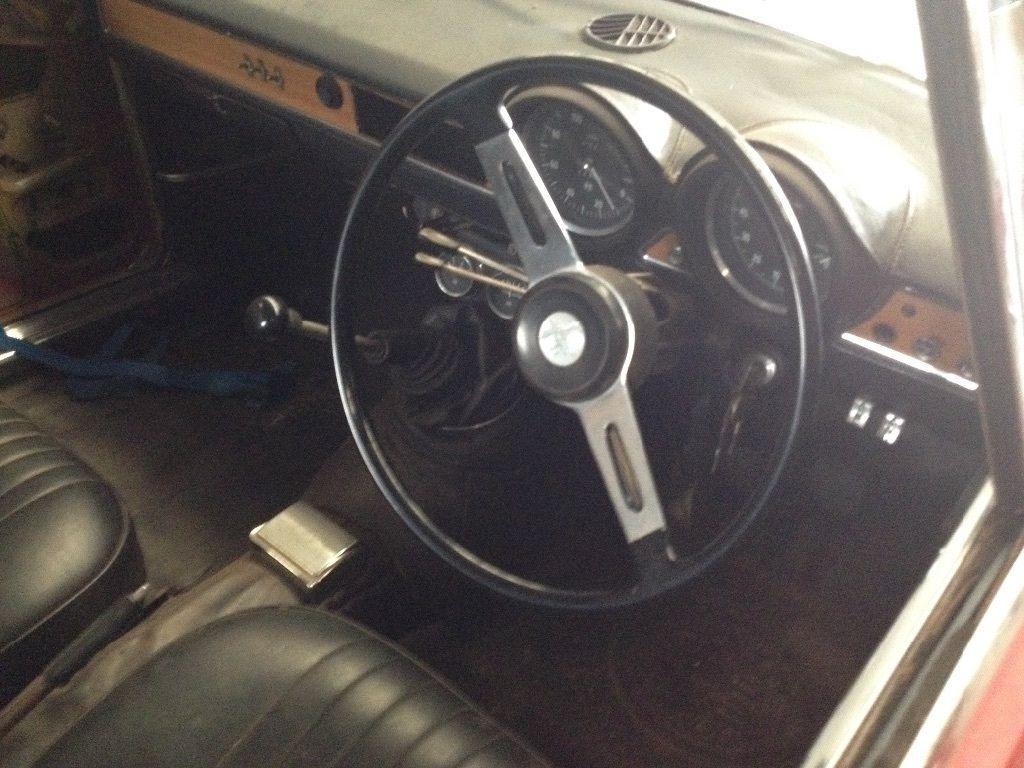 Alfa Romeo 1300 Junior dashboard.jpg