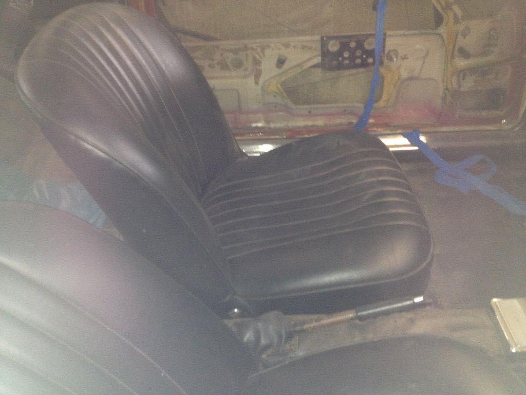 Alfa Romeo 1300 Junior passenger seat.jpg