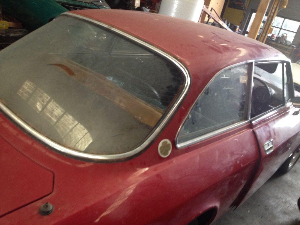 Alfa Romeo 1300 Junior rear window.jpg