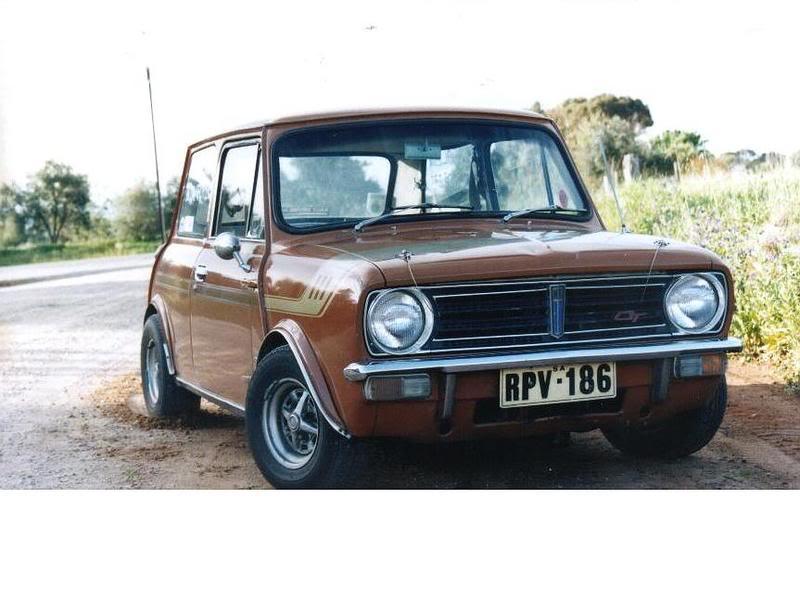 Arianka Tan Australian Leyland Mini Clubman GT 1971 (2).jpg