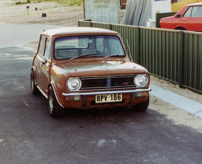 Arianka Tan Australian Leyland Mini Clubman GT 1971 (4).jpg