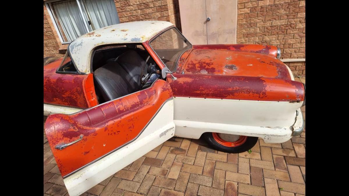 Australian RHD Nash Metropolitan for sale 2022 Red and white (1).jpg