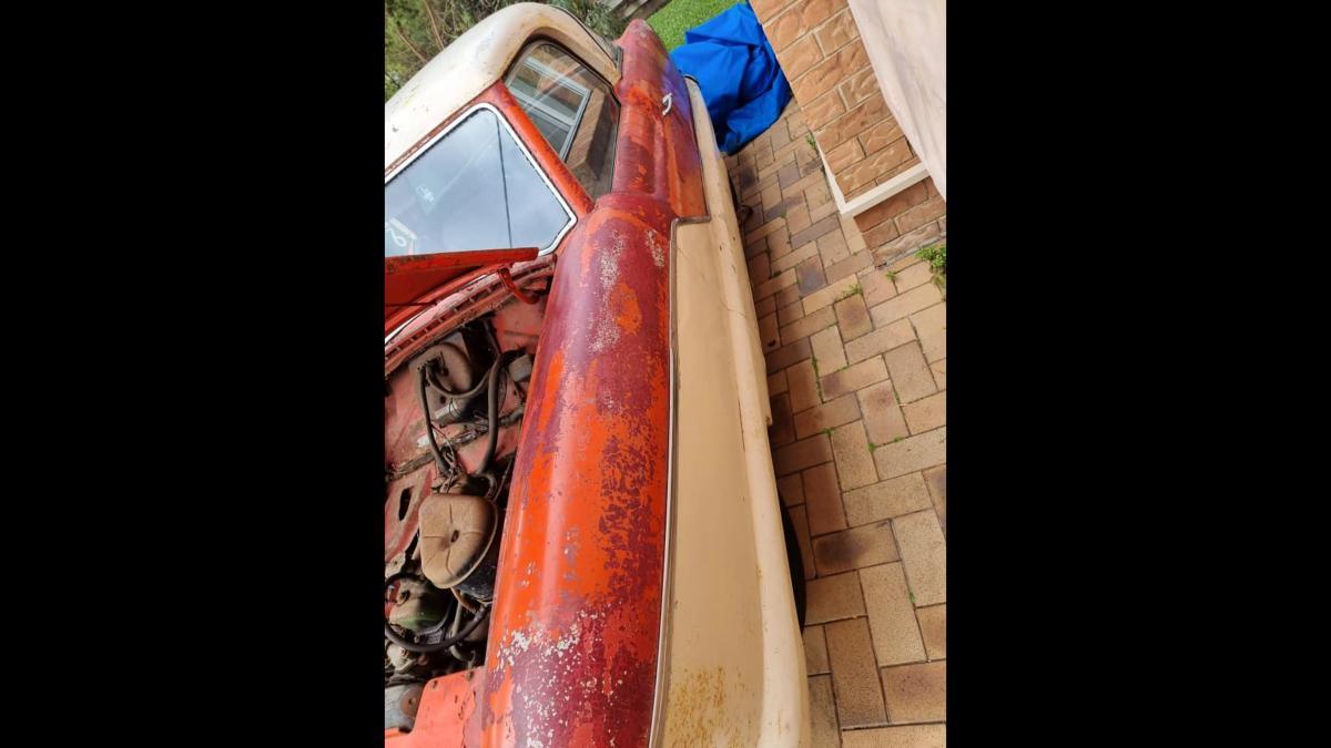 Australian RHD Nash Metropolitan for sale 2022 Red and white (4).jpg