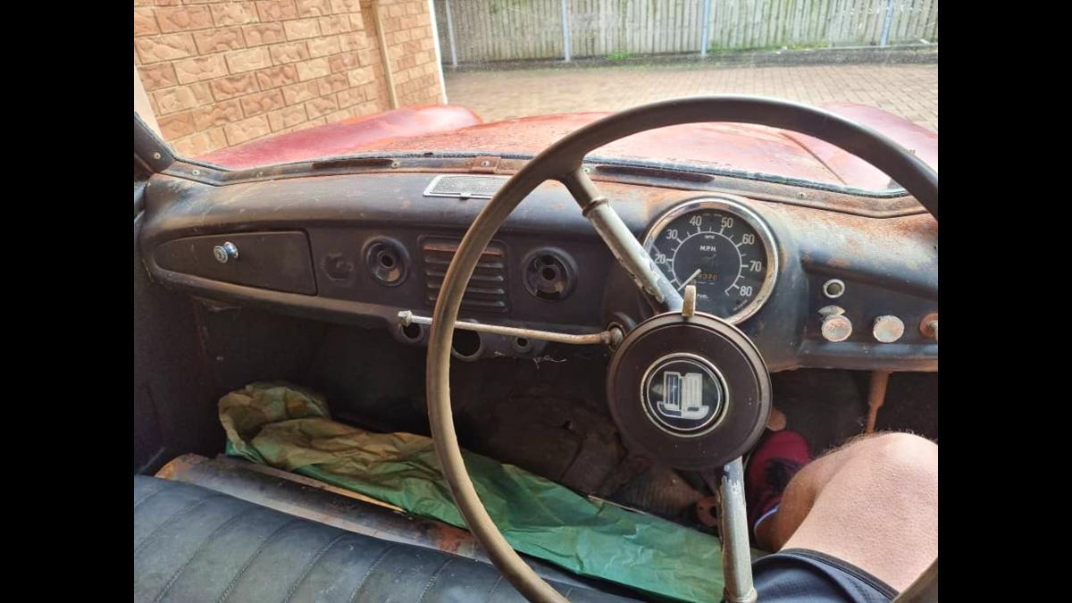 Australian RHD Nash Metropolitan for sale 2022 Red and white (8).jpg