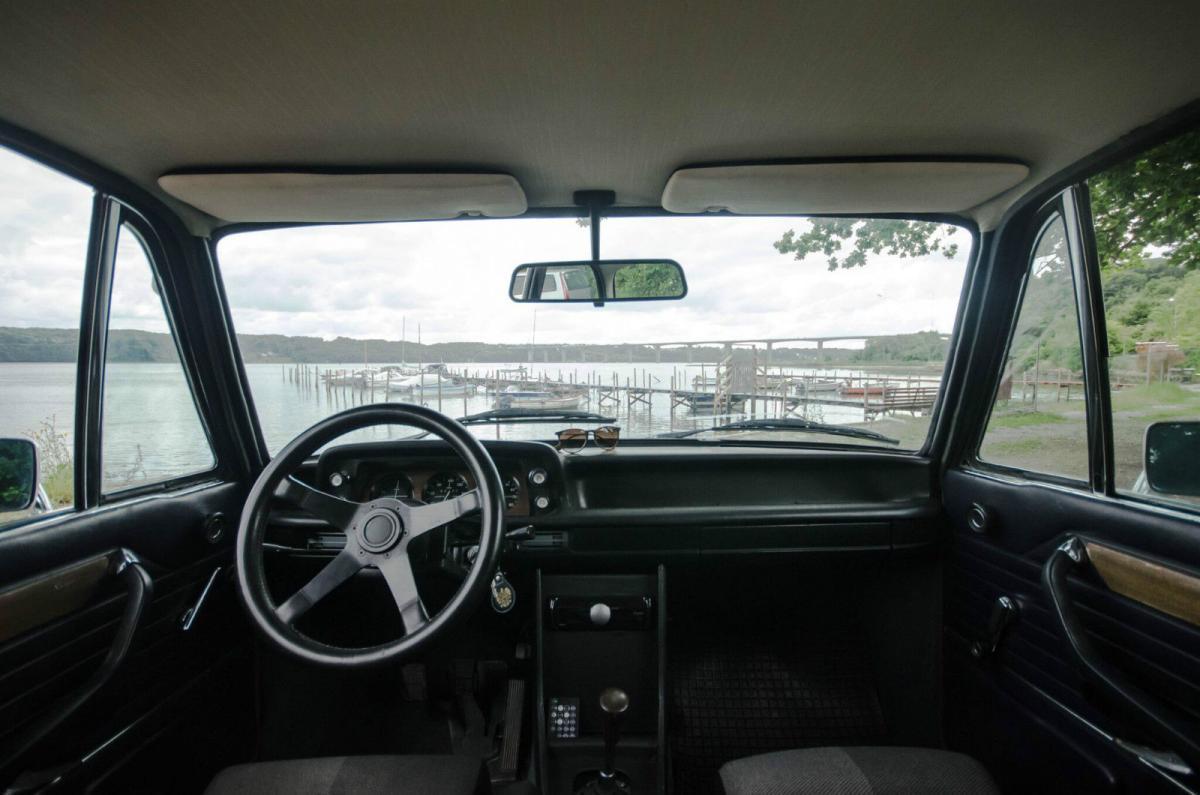 BMW 2002 Coupe dashboard.jpg