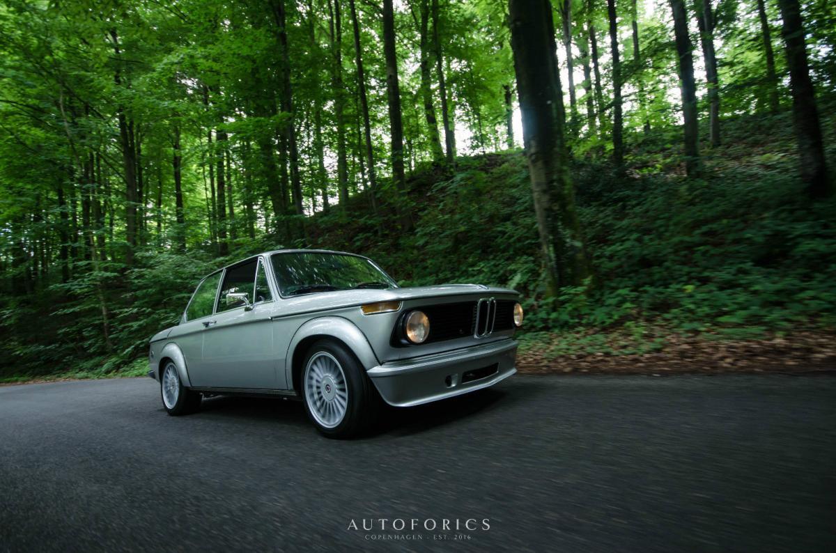 BMW 2002 Coupe front end.jpg