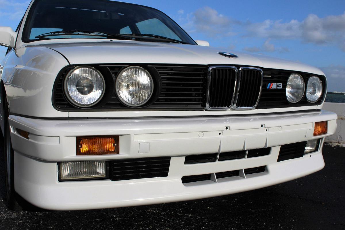 BMW E30 M3 Front grille and lights.jpg