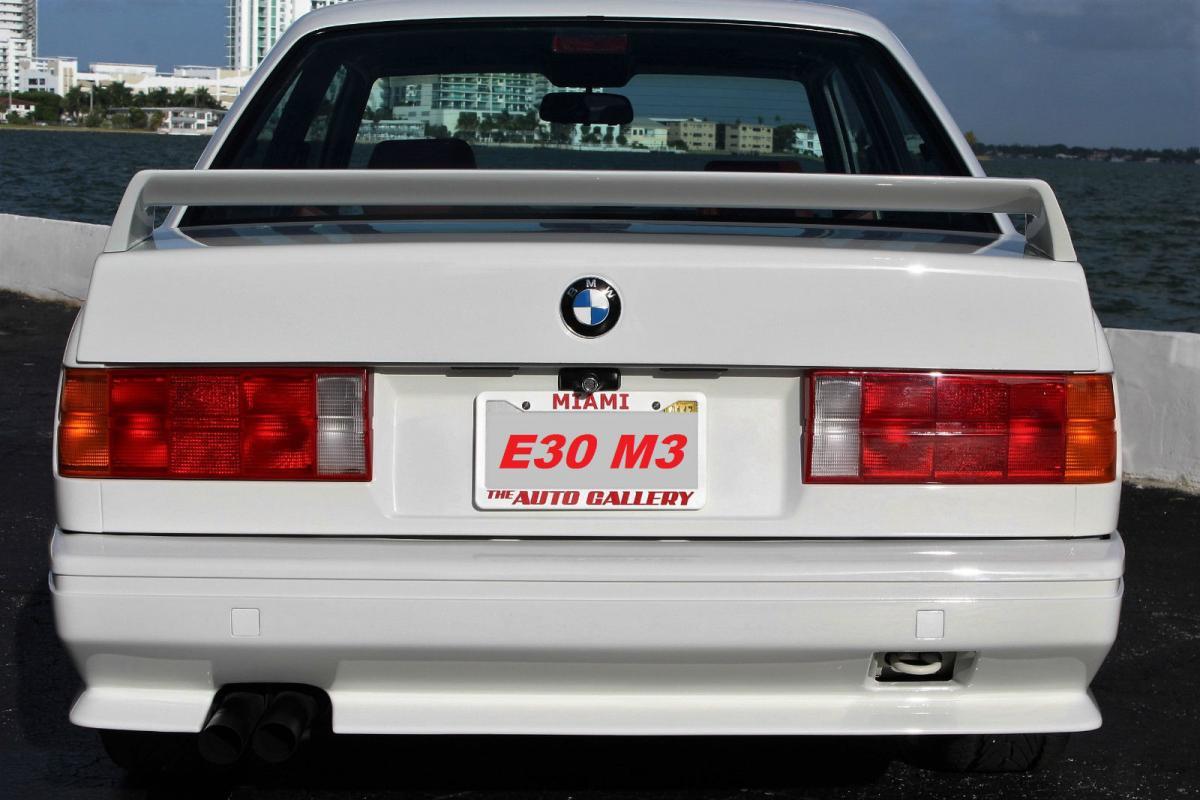 BMW E30 M3 Rear tail lights and soiler.jpg