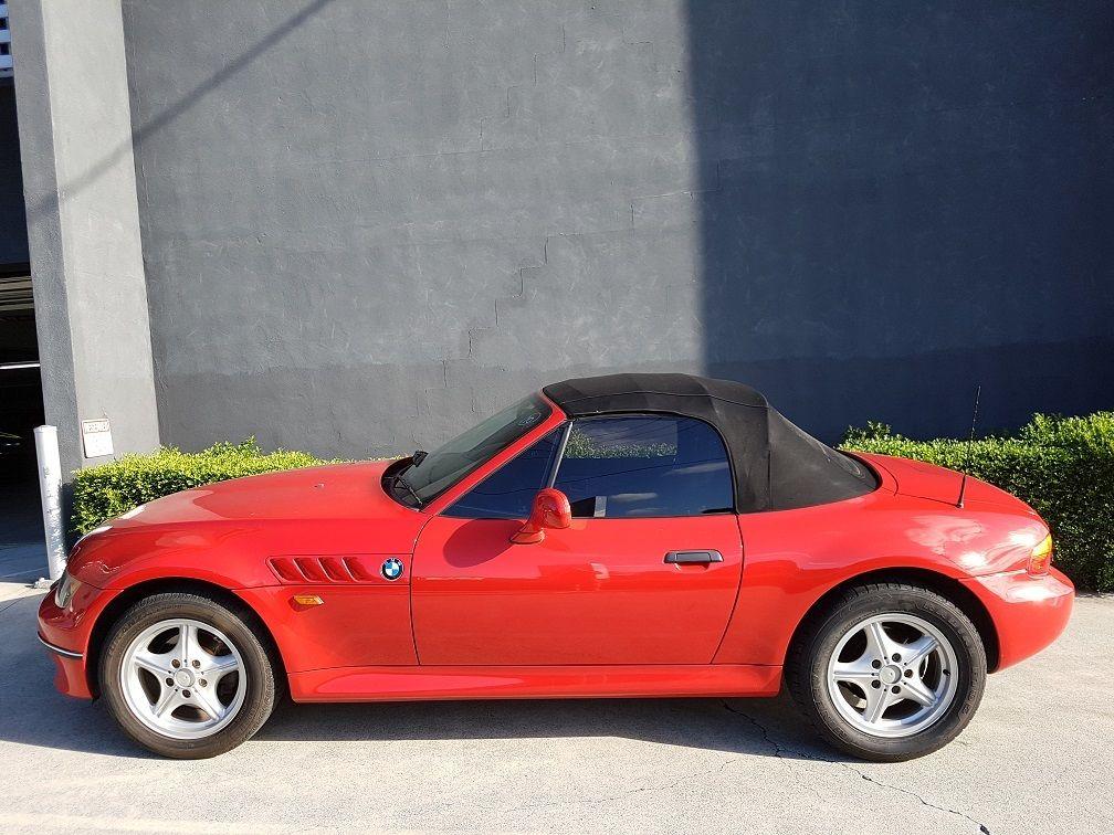 BMW Z3 Roadster side profile.jpg