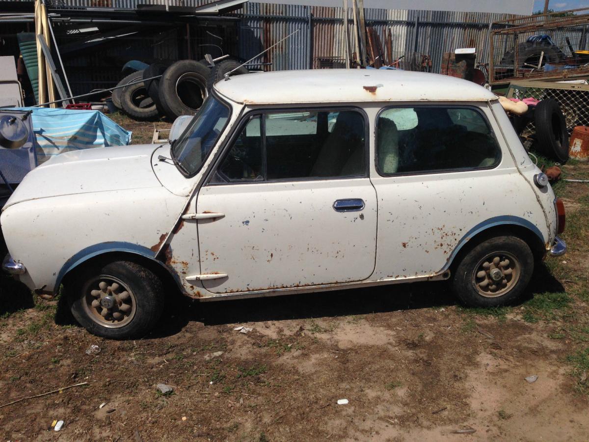 Blue leyland Mini 998LS 1.JPG