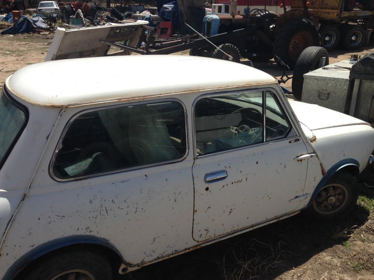 Blue leyland Mini 998LS 2.JPG