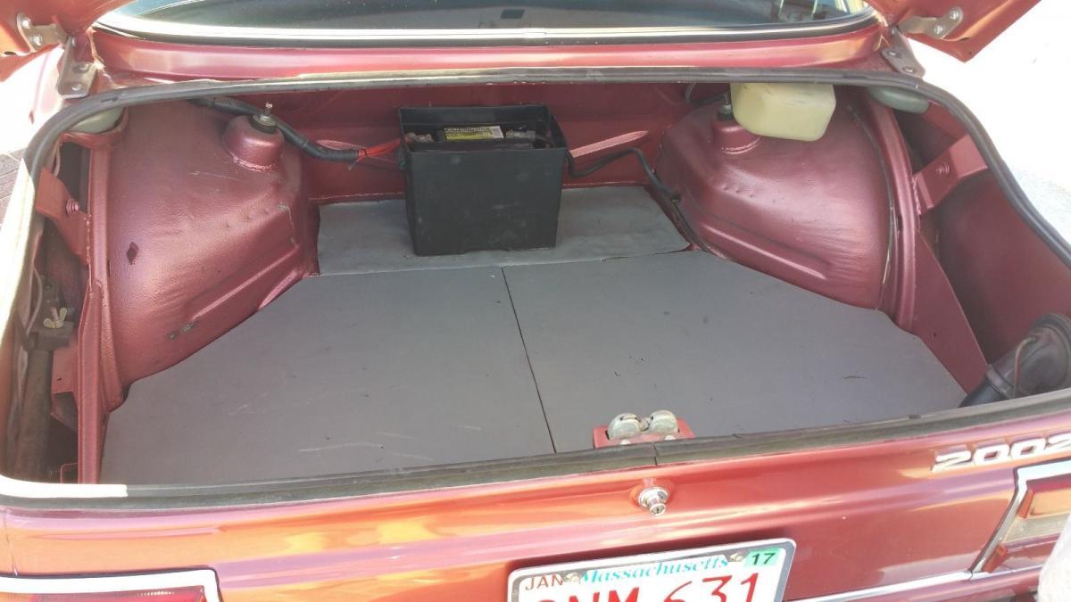 Boot trunk area BMW 2002 Tii.jpg