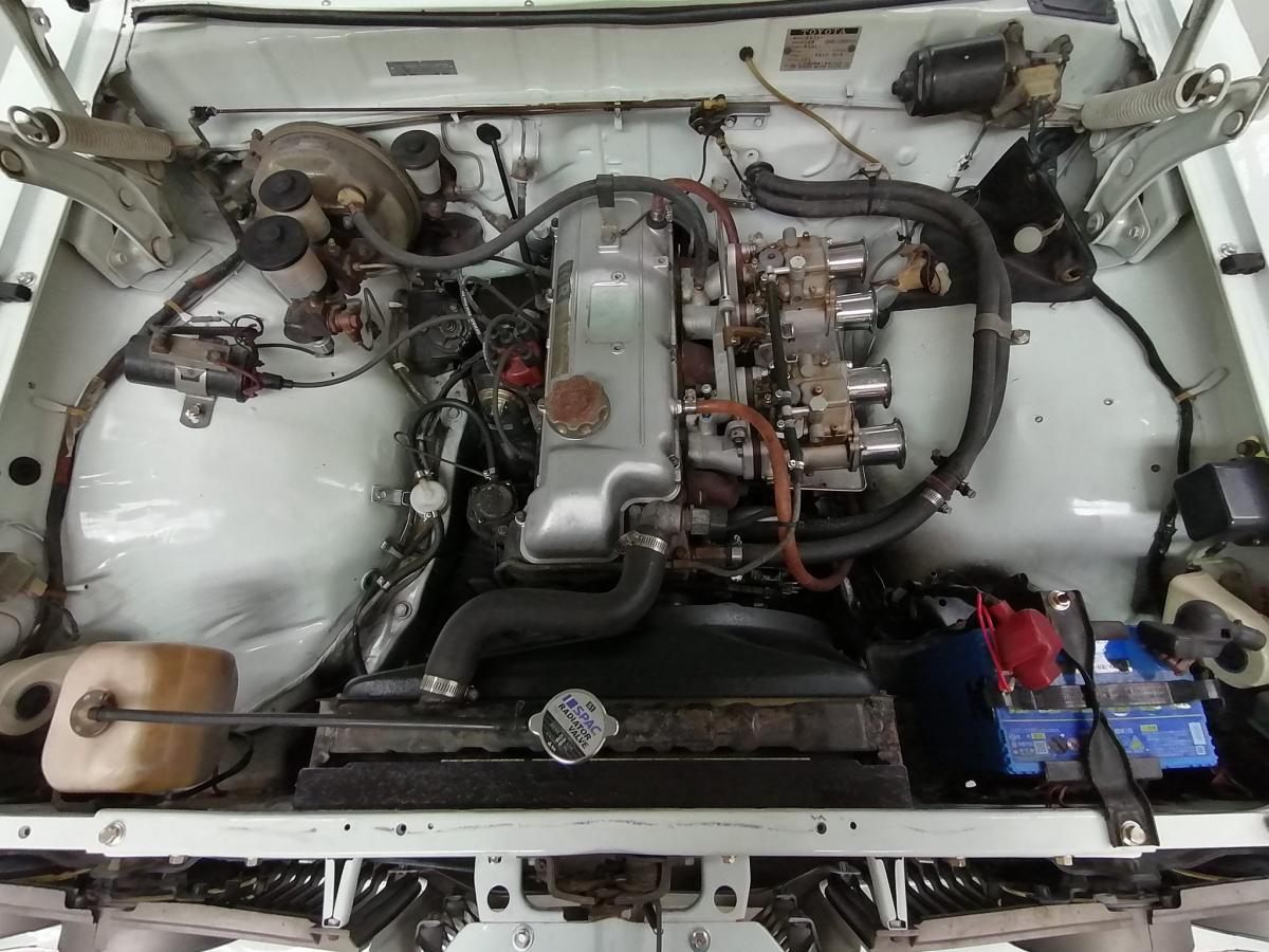 Corona Mark II MKII engine 70s (1).jpg