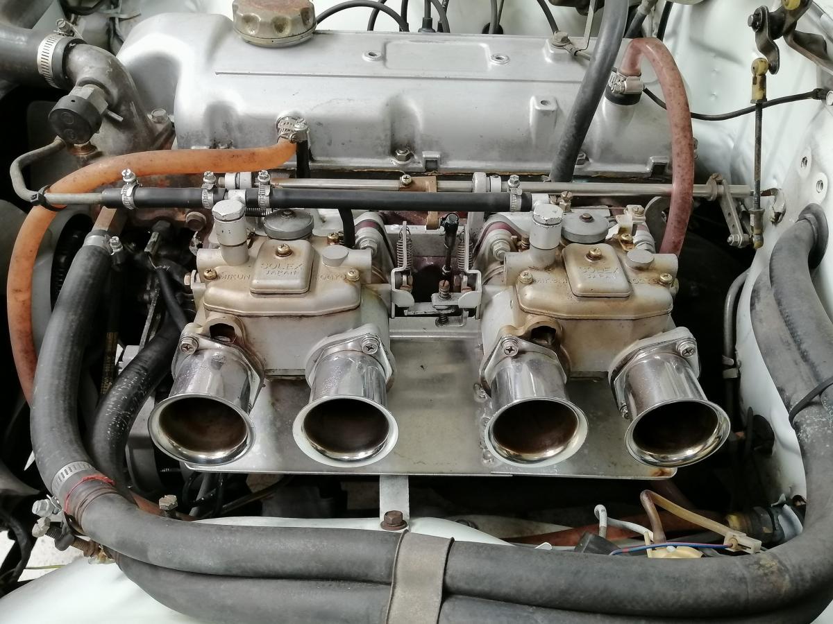 Corona Mark II MKII engine 70s (2).jpg
