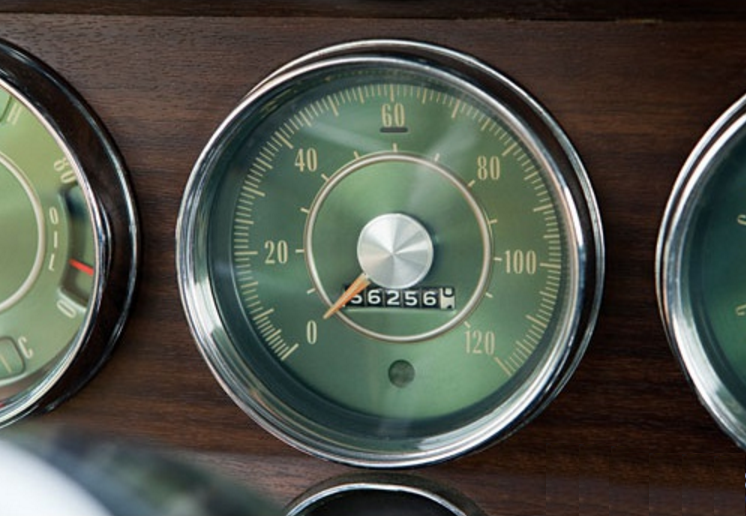 Dashboard 1966 Studebaker Daytona 6 cylinder dashboard.png