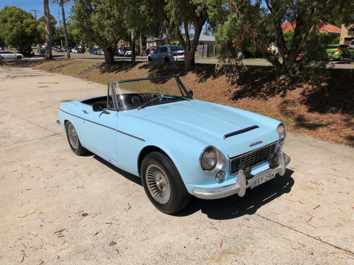 Datsun 1500 roadster 1974 blue australia (12).jpg