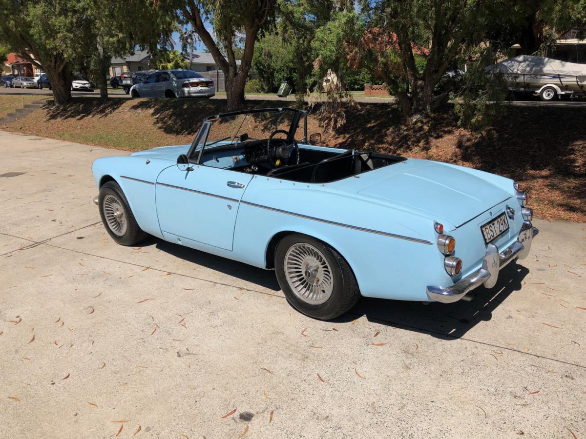 Datsun 1500 roadster 1974 blue australia (3).jpg