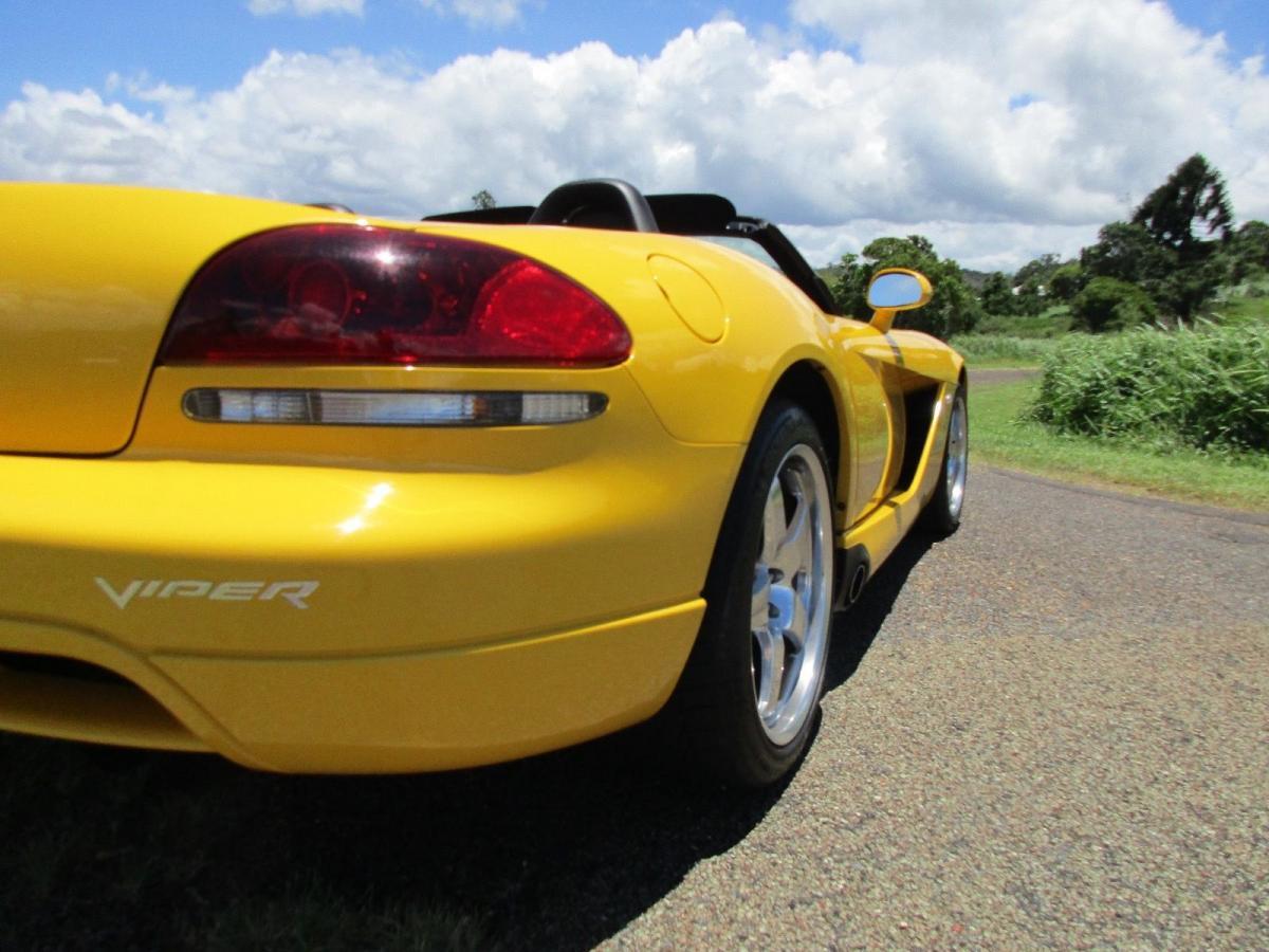 Dodgy Viper SR10 rear tail lights.jpg