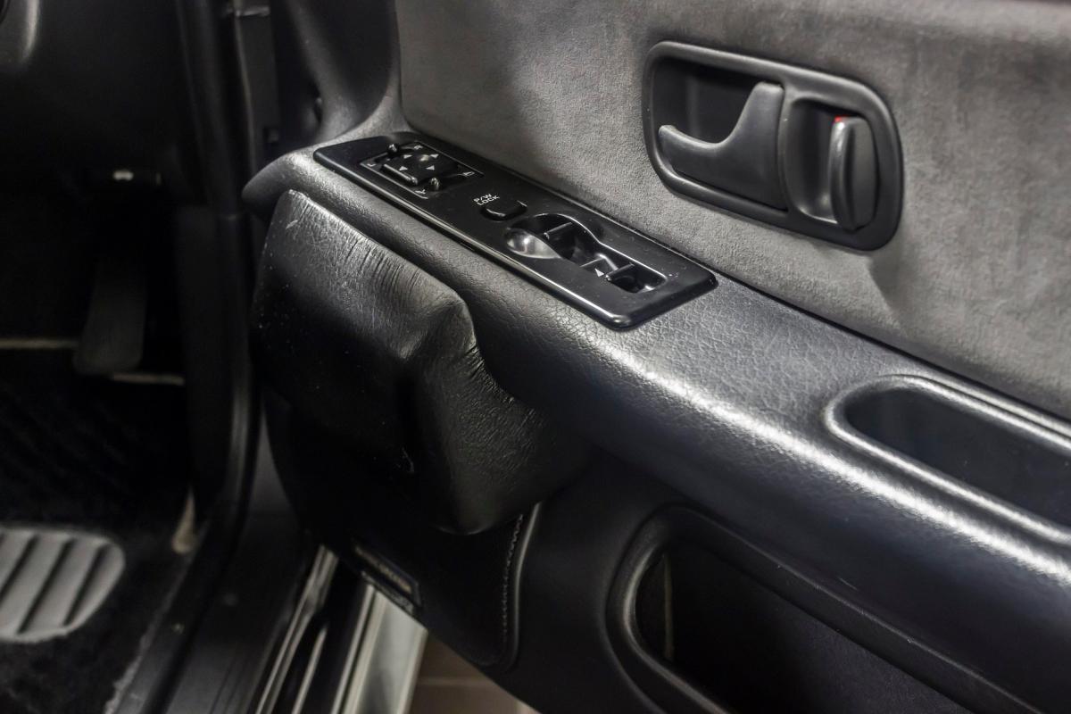 Drivers knee pad GTR V soec.jpg
