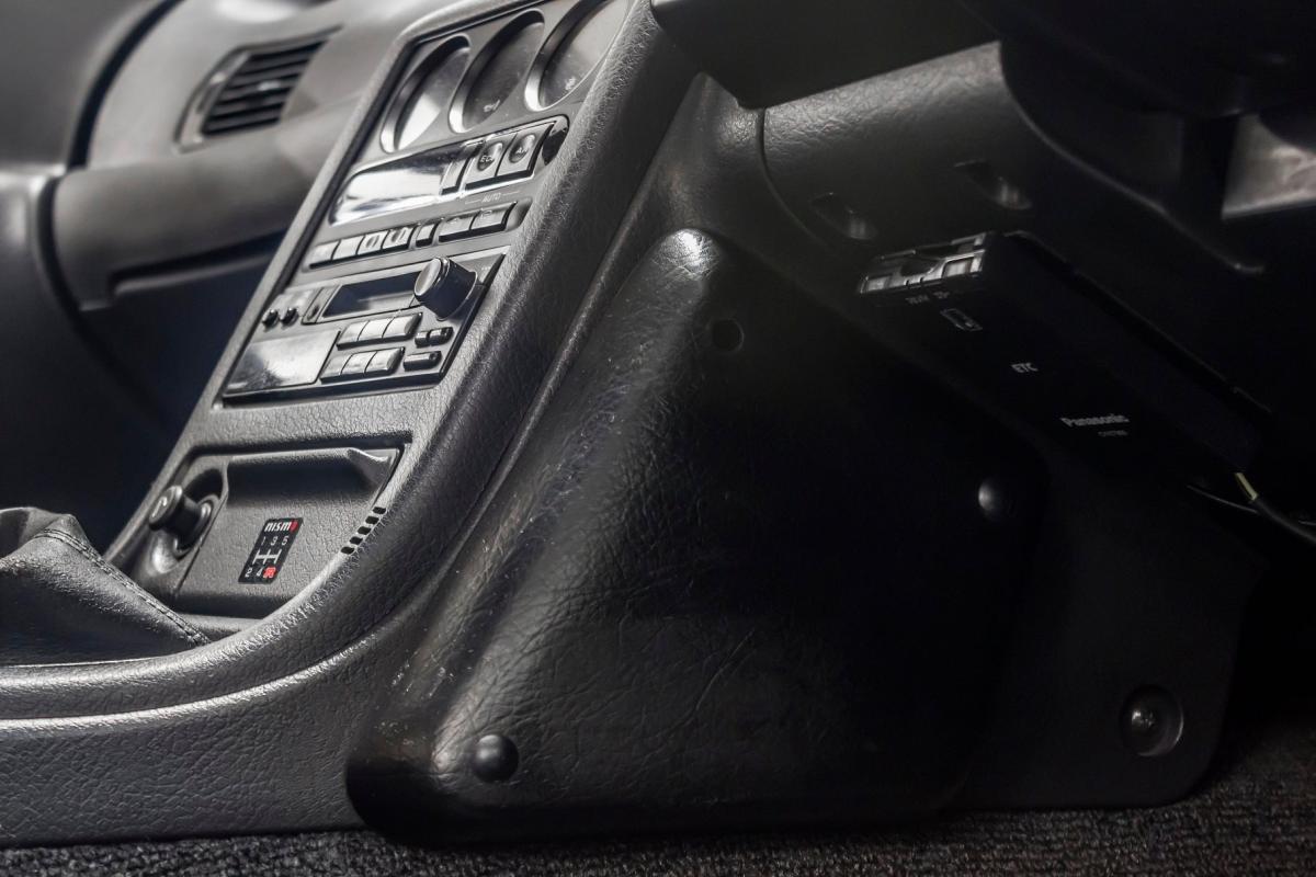 Drivers knee pad GTR v sec.jpg