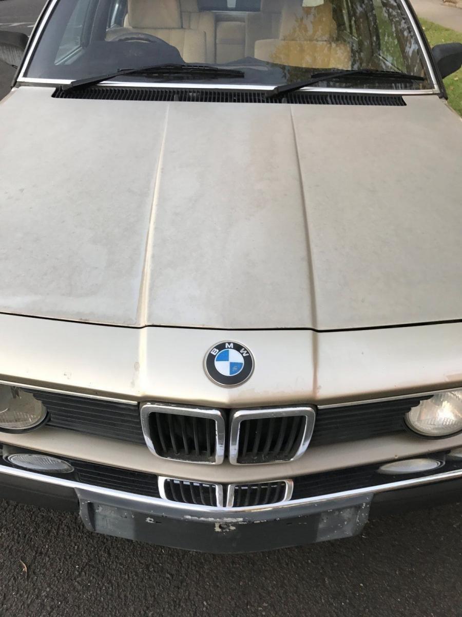 E23 7 series BMW 735 bonnet.jpg