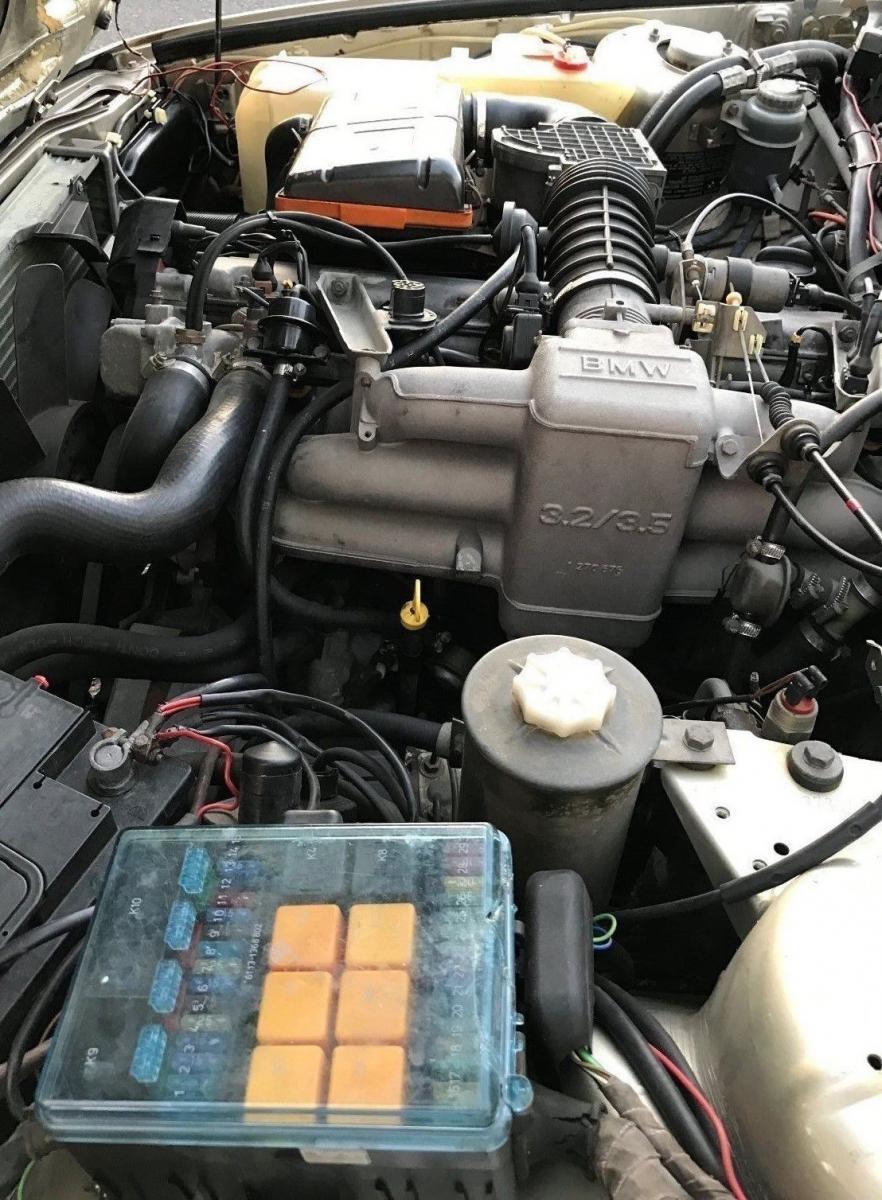 E23 7 series BMW 735 engine.jpg