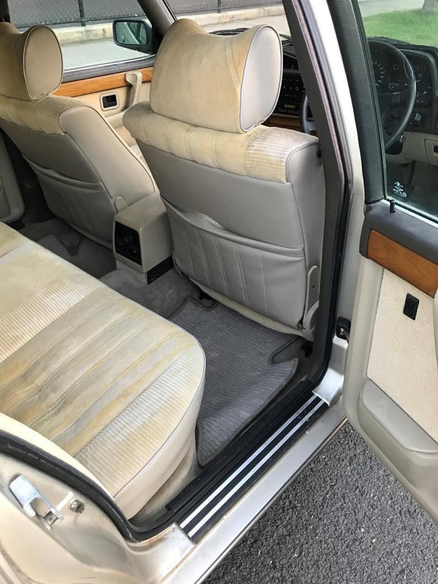 E23 7 series BMW 735 rear seats.jpg