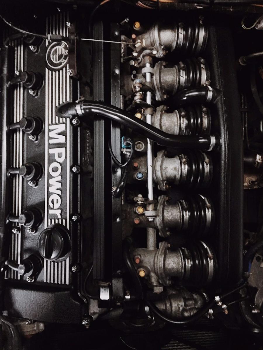 E24 M6 BMW engine.jpg