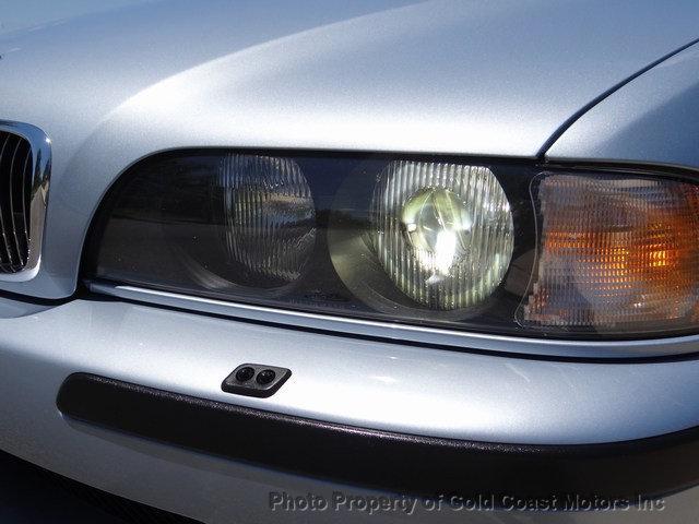 E39 M6 front lights.jpg