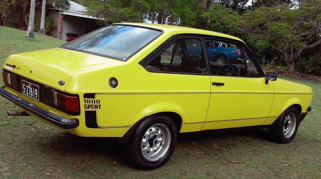 Escort 1600 Sport from South Africa Yellow images (8).jpg