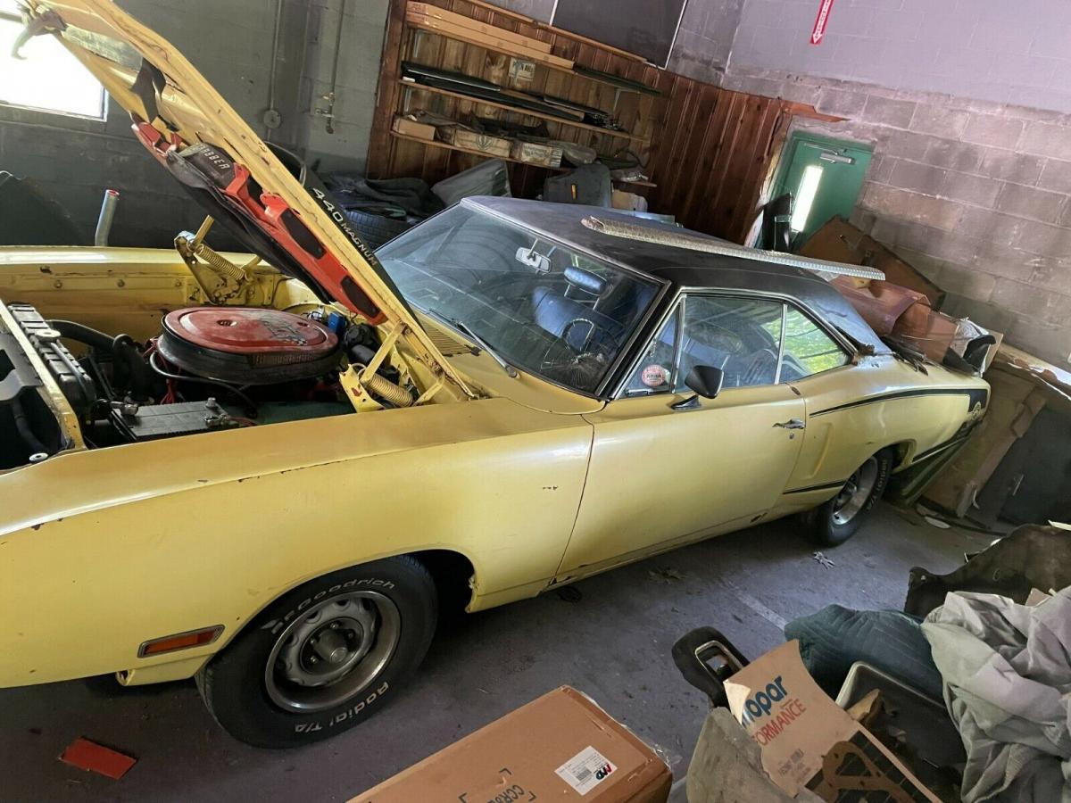 For sale Yellow and Black Dodge Coronet Super Bee 440 6 pack 1969 for sale (3).jpg