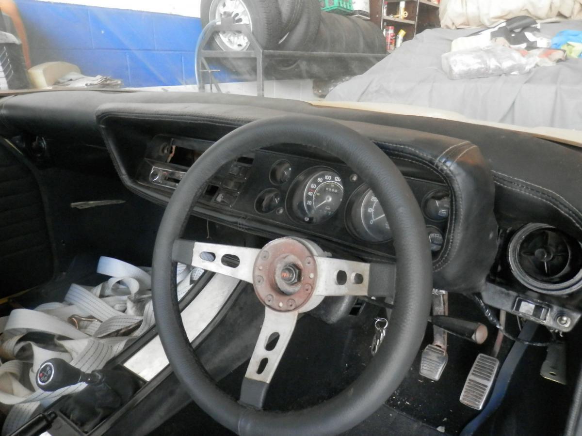 Ford Capri Perana Basil Green steering wheel.jpg