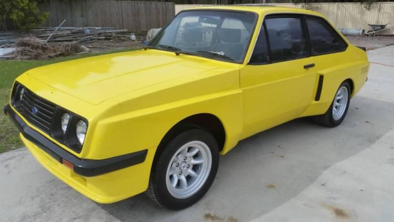 Ford Escort RS2000 Coupe yellow with bodykit (3).JPG